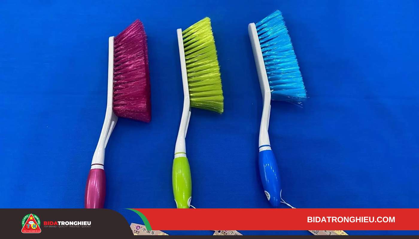 Phụ kiện bida bàn chải dùng để vệ sinh mặt bàn bi-a